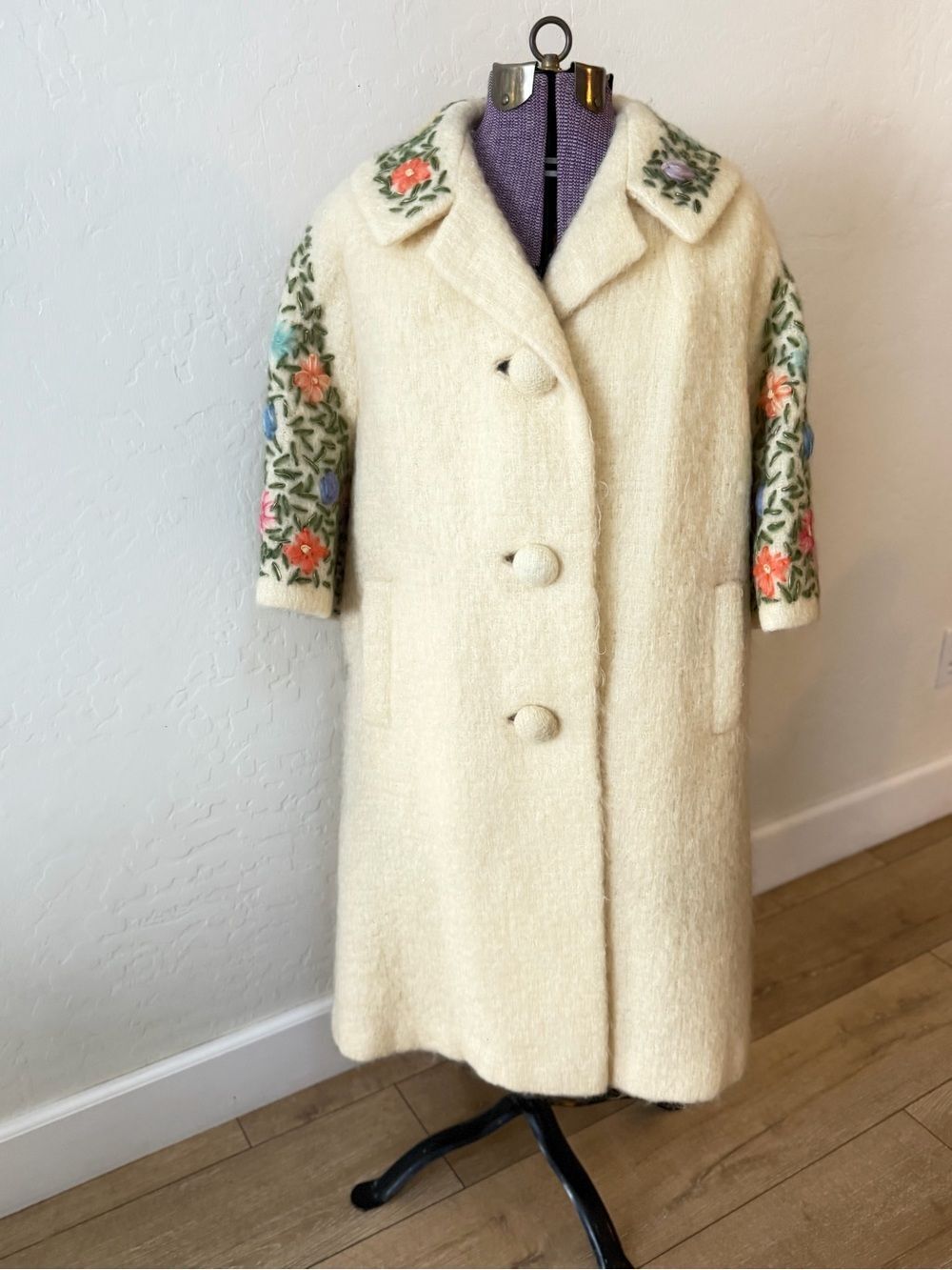 Vintage 1960s Bataldi Mohair Crewel Embroidered Coat S/M - Picture 7 of 15